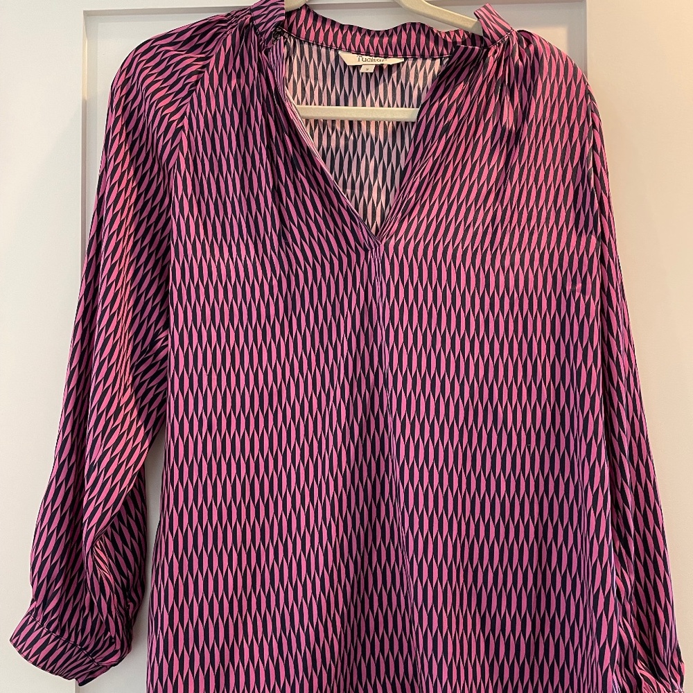TUCKER NYC silk blouse size small excellent condition